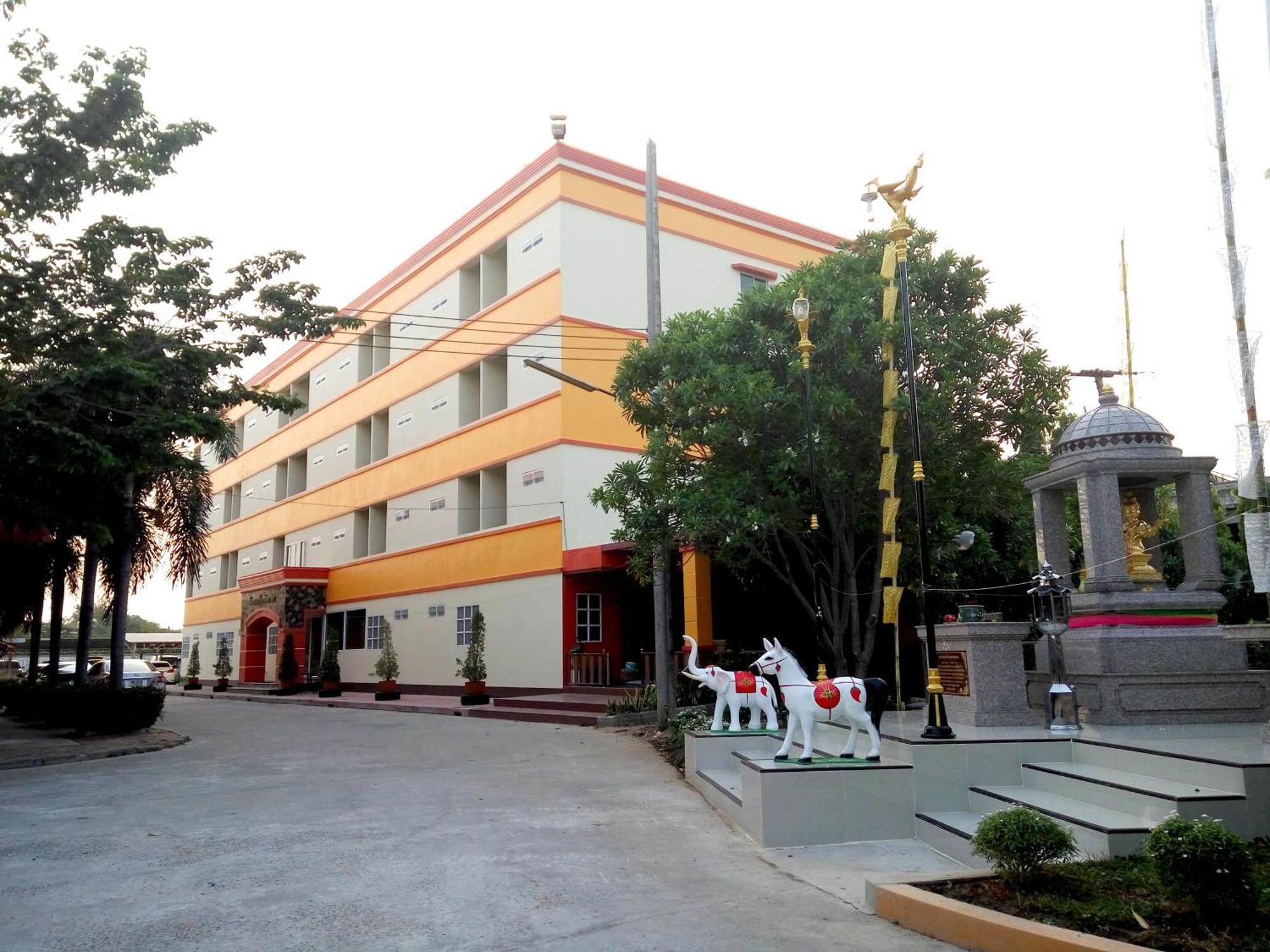 Central Park Hotel Singburi Dış mekan fotoğraf