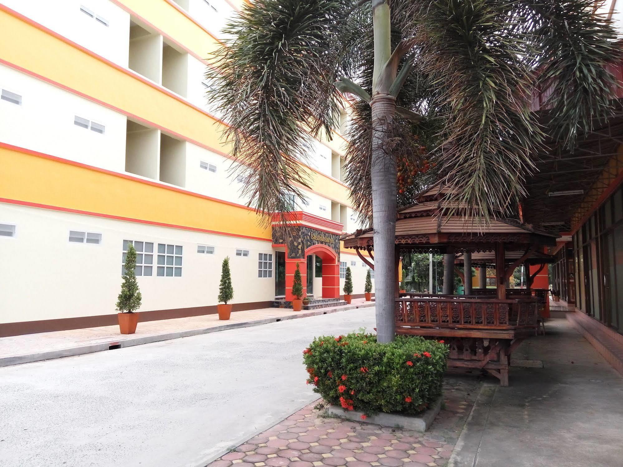 Central Park Hotel Singburi Dış mekan fotoğraf